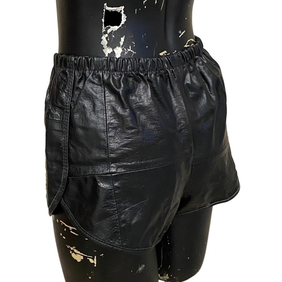 American Vintage Black Faux Leather Short Red Floral Embroidery - Picture 4 of 6